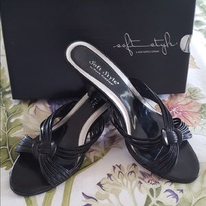 Black Soft Style wedges NIB